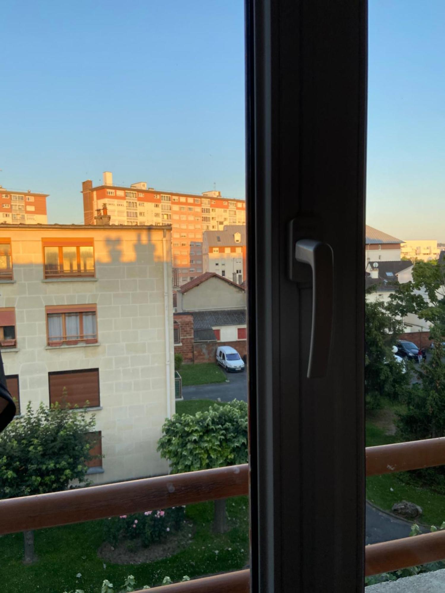 Chambre Double Cosy Aux Portes De Paris Drancy Exterior foto